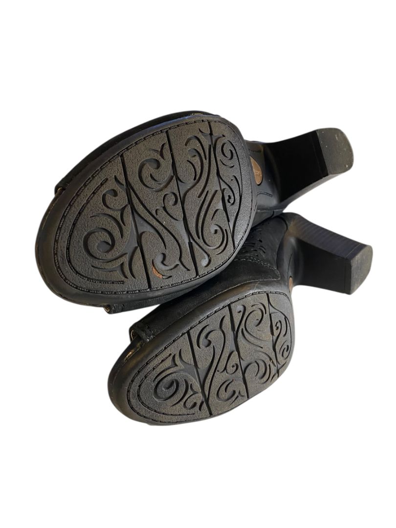 Size 11W Earth Origins Shaye Womens Wide Black Suede Booties