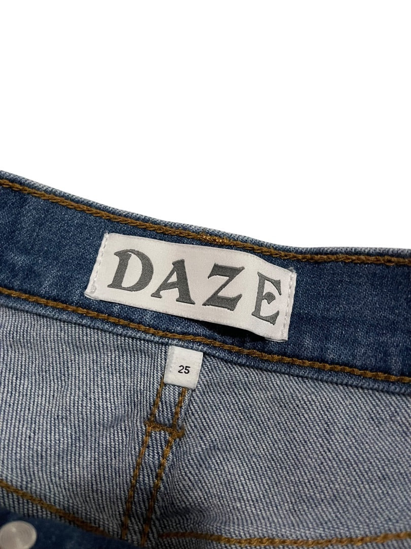 Size 25 Daze Hug Stretch Denim Womens Jean Shorts