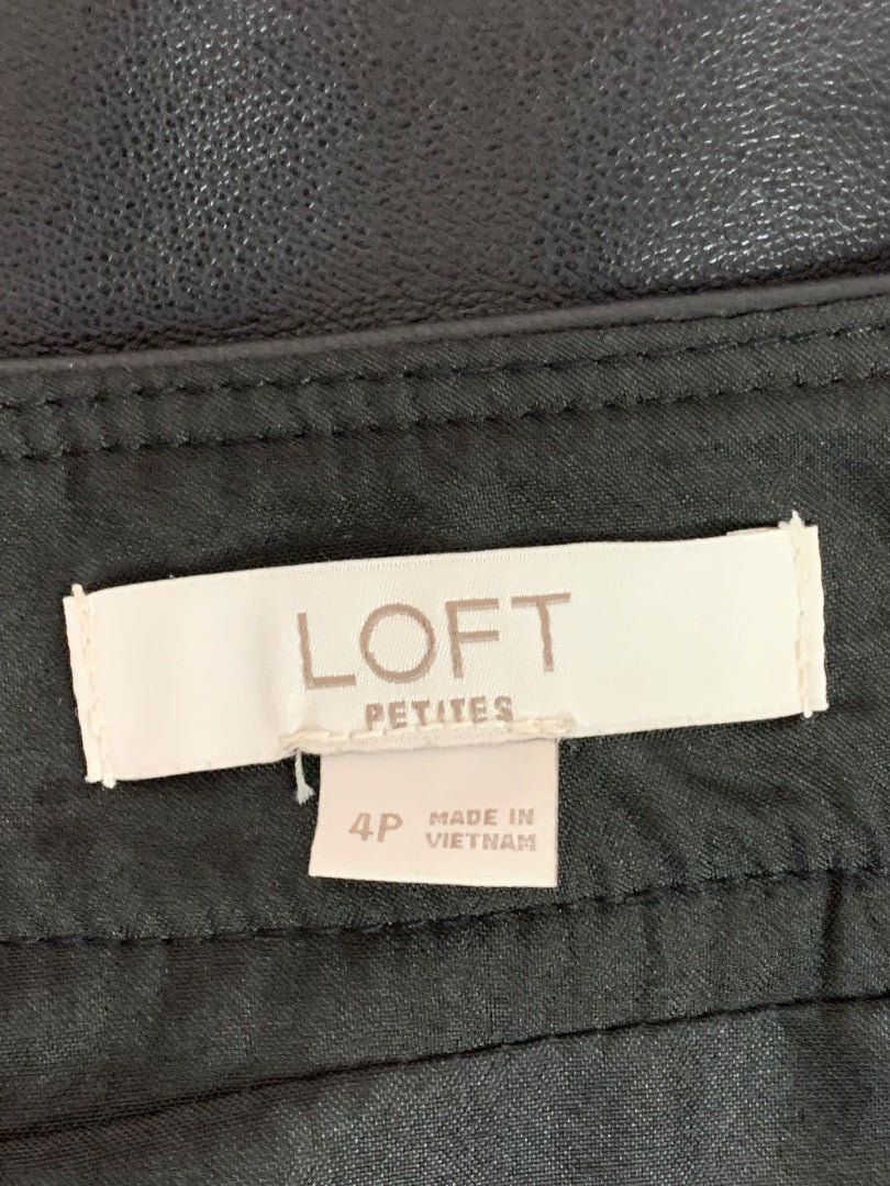 Size 4P Loft Petites Black Faux Leather Skirt Side Zip Front Pockets