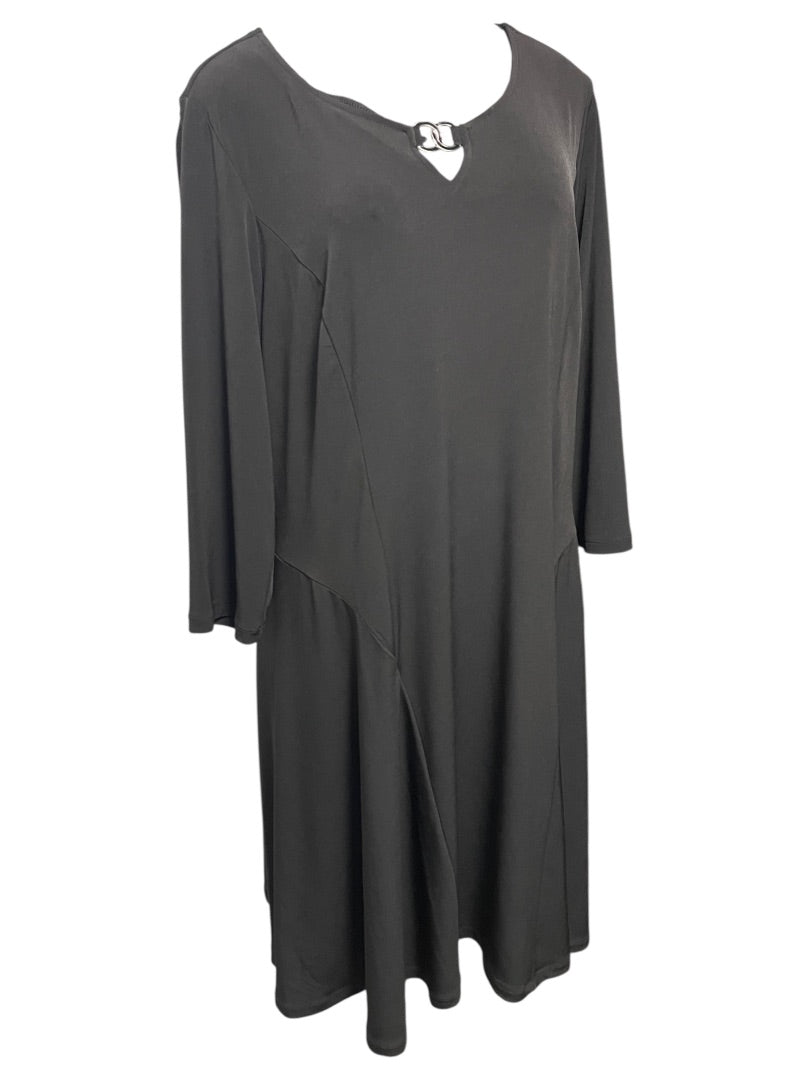 Large Susan Graver Pull Over Liquid Knit Enamel Detail Dress Blacck