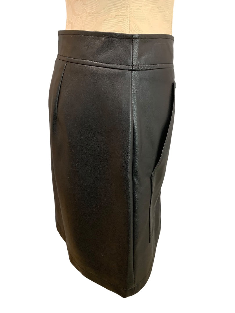 Size 4P Loft Petites Black Faux Leather Skirt Side Zip Front Pockets