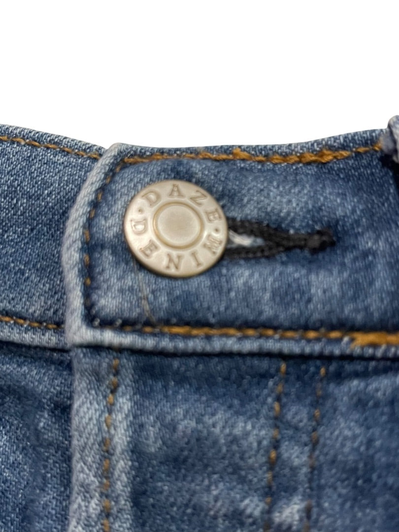 Size 25 Daze Hug Stretch Denim Womens Jean Shorts
