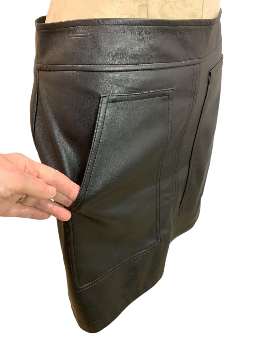 Size 4P Loft Petites Black Faux Leather Skirt Side Zip Front Pockets