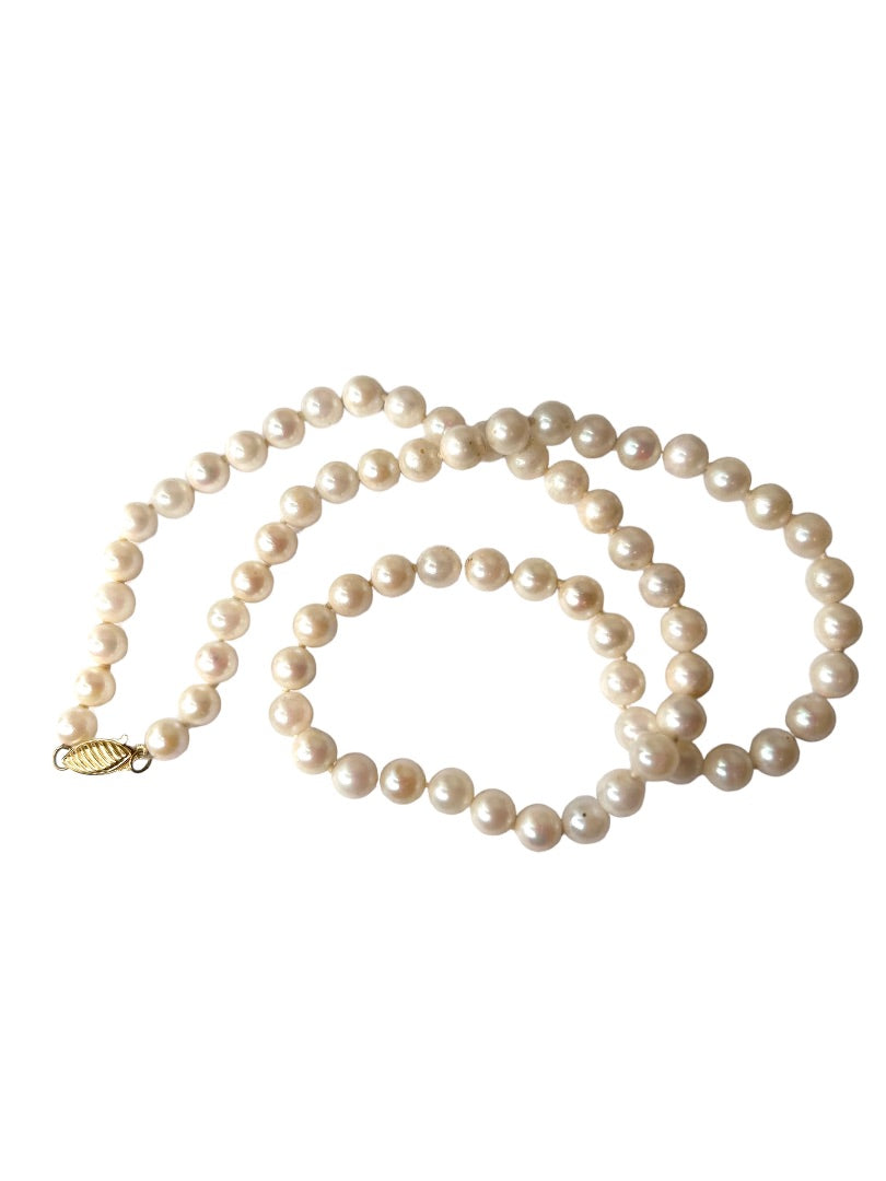 White Pearl Hand Knotted Vintage 1960s Necklace 17" Goldtone Clasp