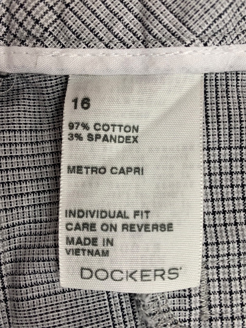 Size 16 Dockers Womens Plaid Gray Pants Mid Rise Curvy Metro Capri