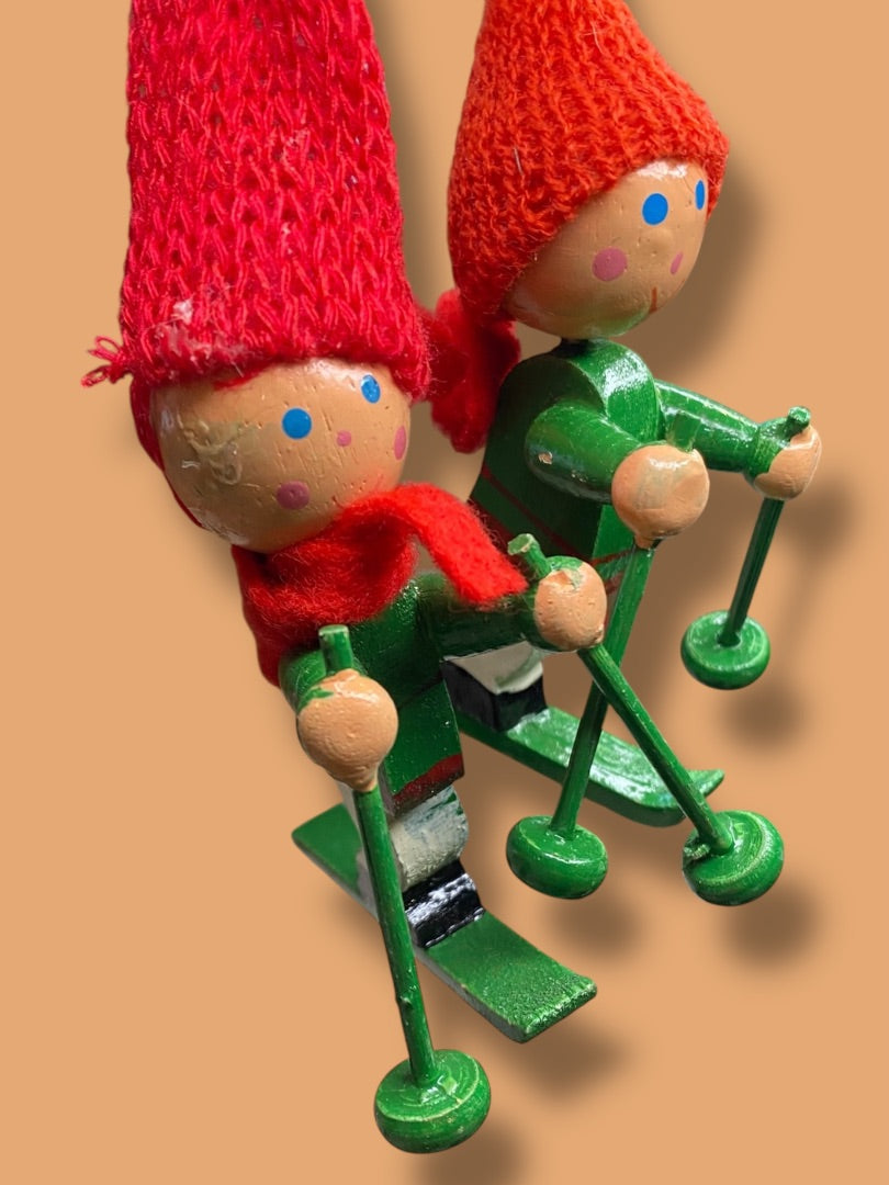Vintage Wooden Christmas Holiday Ornaments Skiers 3" Green
