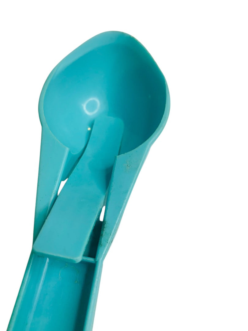 Vintage Dip-n-Flip Ice Cream Scoop Proven Products USA Plastic Aqua