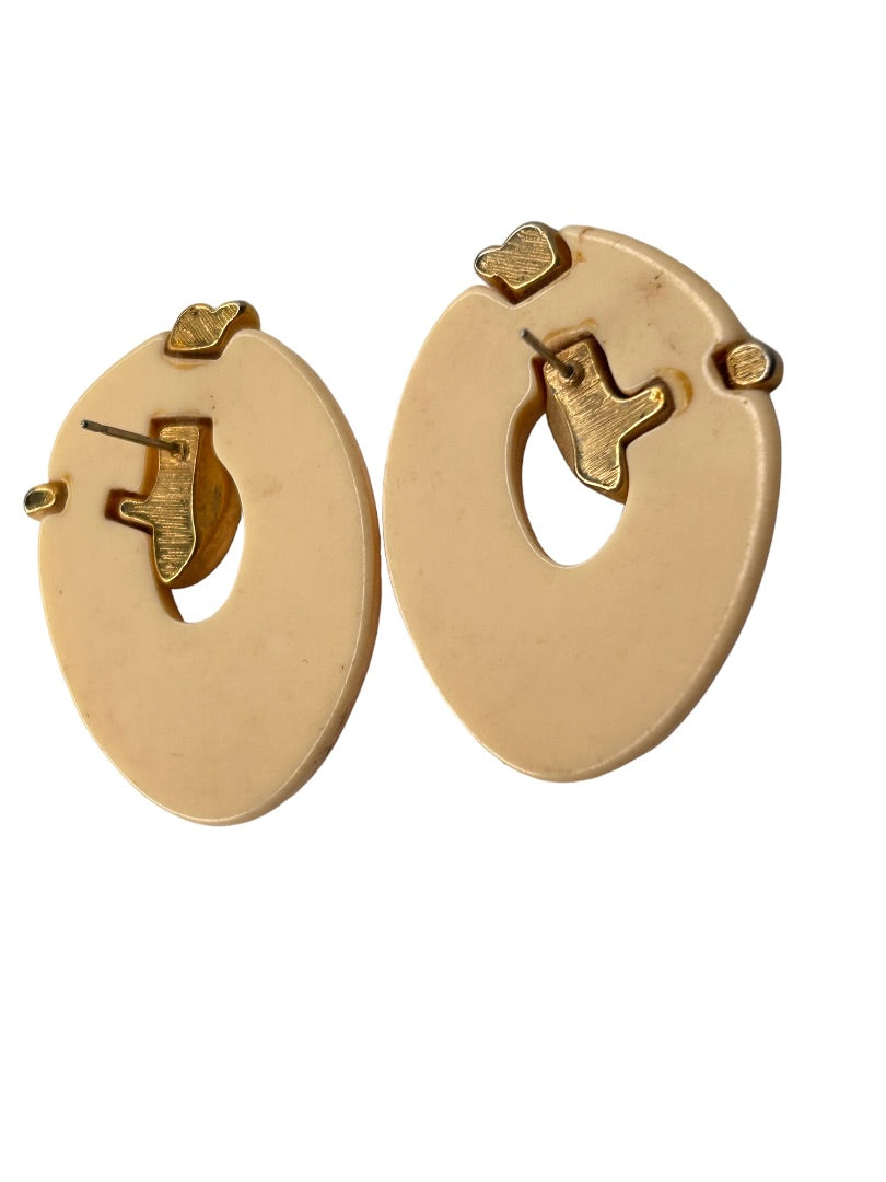 Vintage 1980s Acrylic Off White Goldtone Oval Earrings Pierced Post 1.5" Diameter