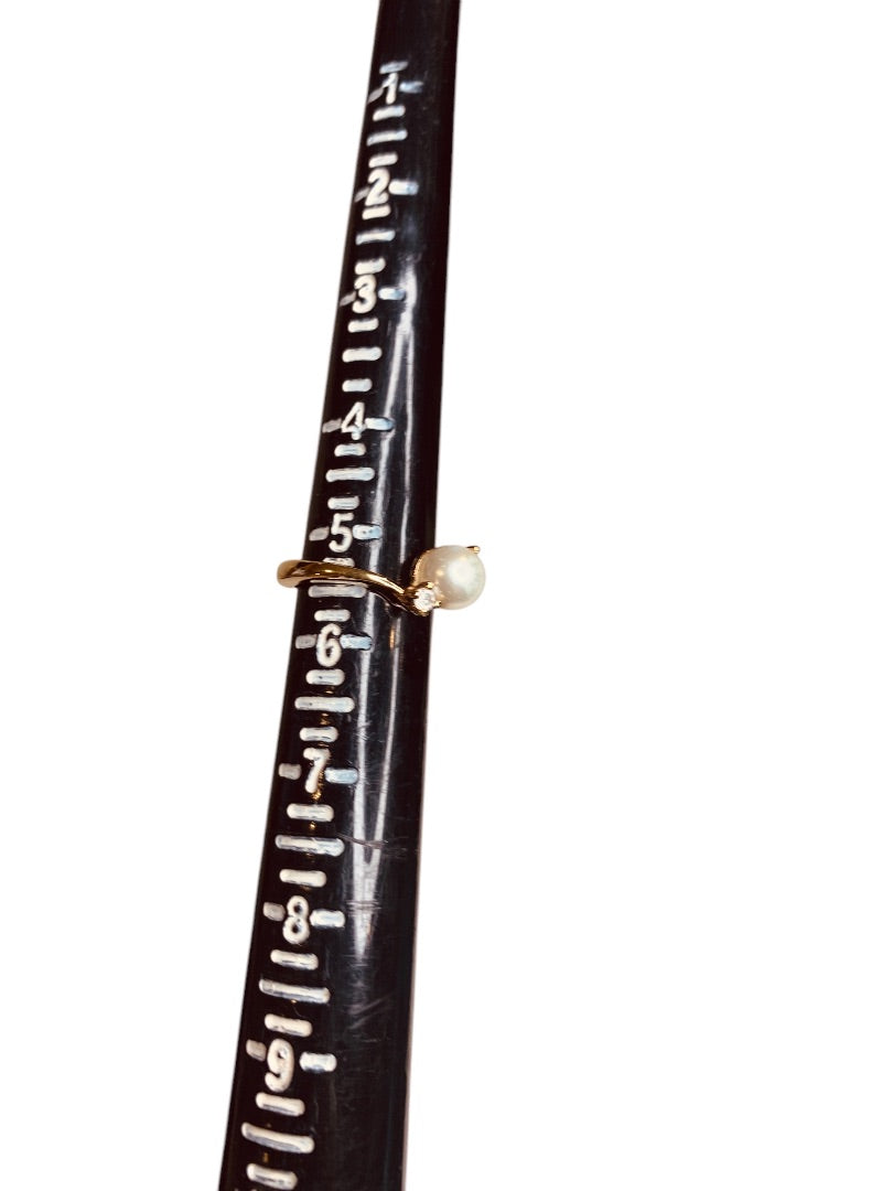 Size 5.5 Goldtone 7mm Pearl Ring Classic Bypass Style