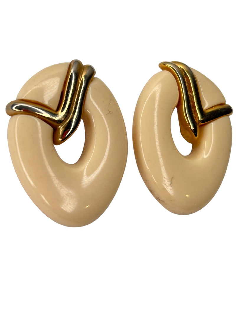 Vintage 1980s Acrylic Off White Goldtone Oval Earrings Pierced Post 1.5" Diameter