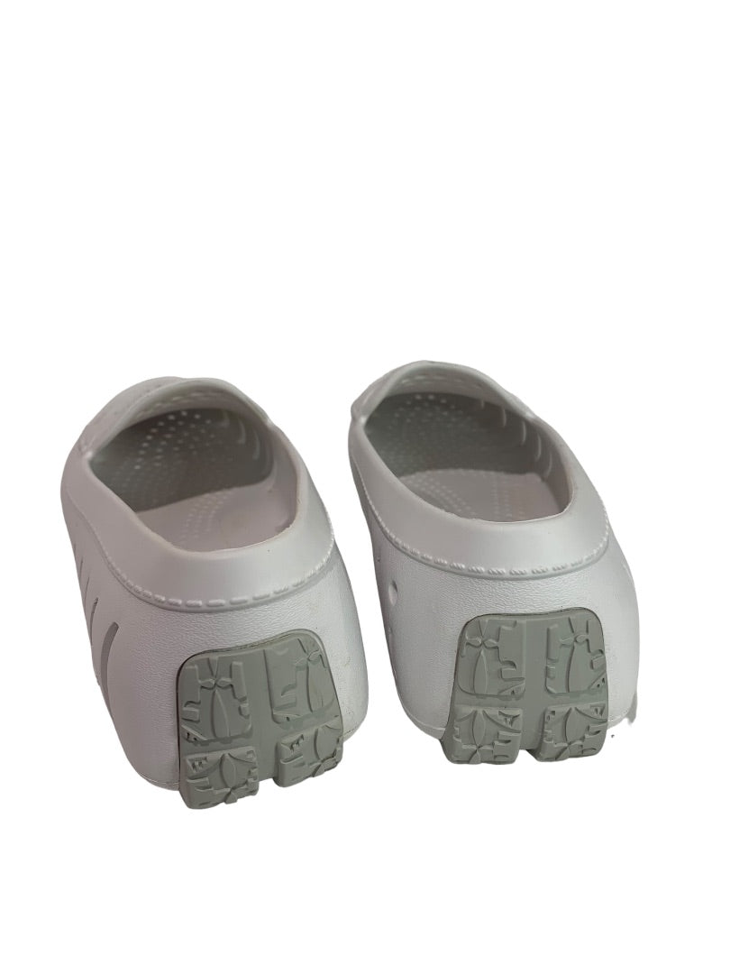 Size 11 Floafers Womens Country Club Drive 2.0 Loafer Bright White Gray Arch Support