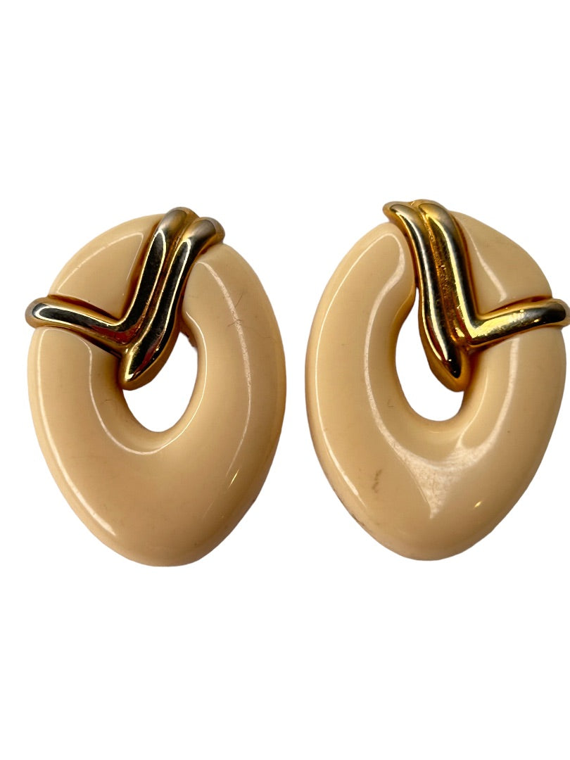 Vintage 1980s Acrylic Off White Goldtone Oval Earrings Pierced Post 1.5" Diameter