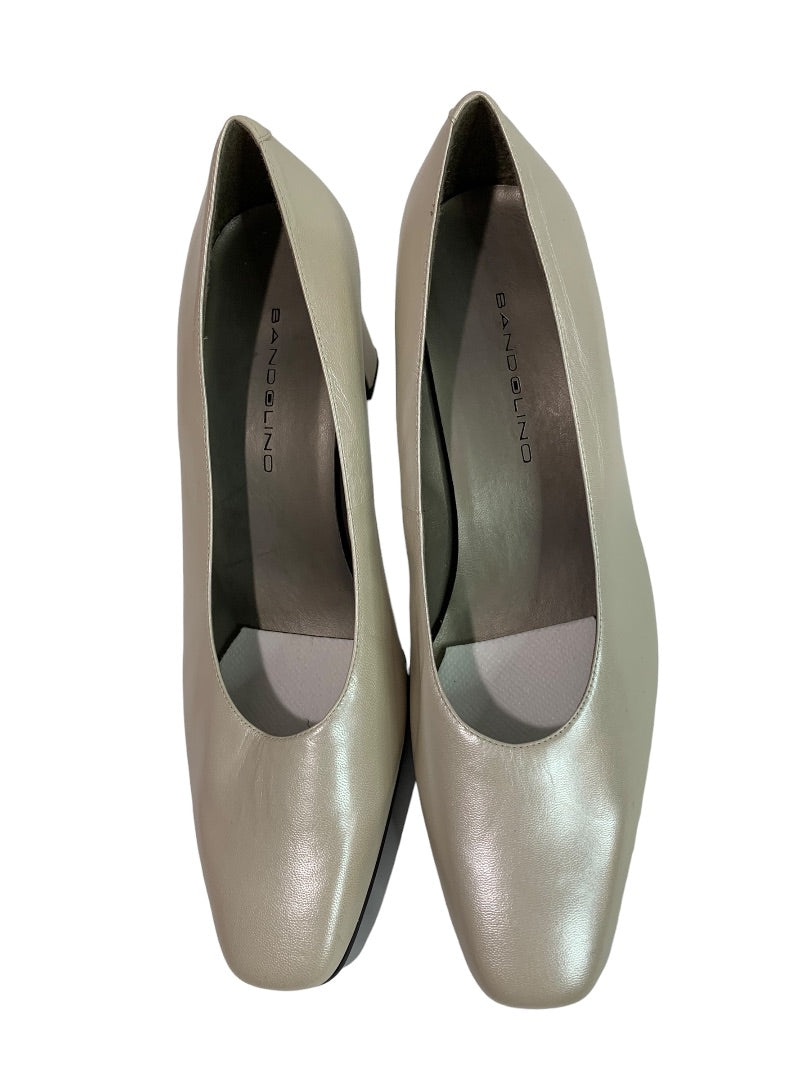Size 8.5M Bandolino Womens Beige Pearlized 2.75" Heel Shoes Transpos3