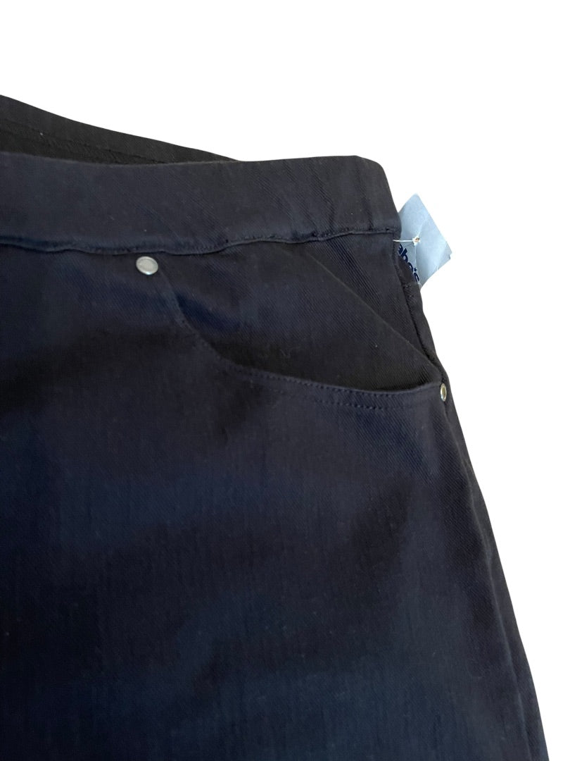 Size 30W Isaac Mizrahi Live! Womens Stretch Pull On Denim Shorts Pockets Black