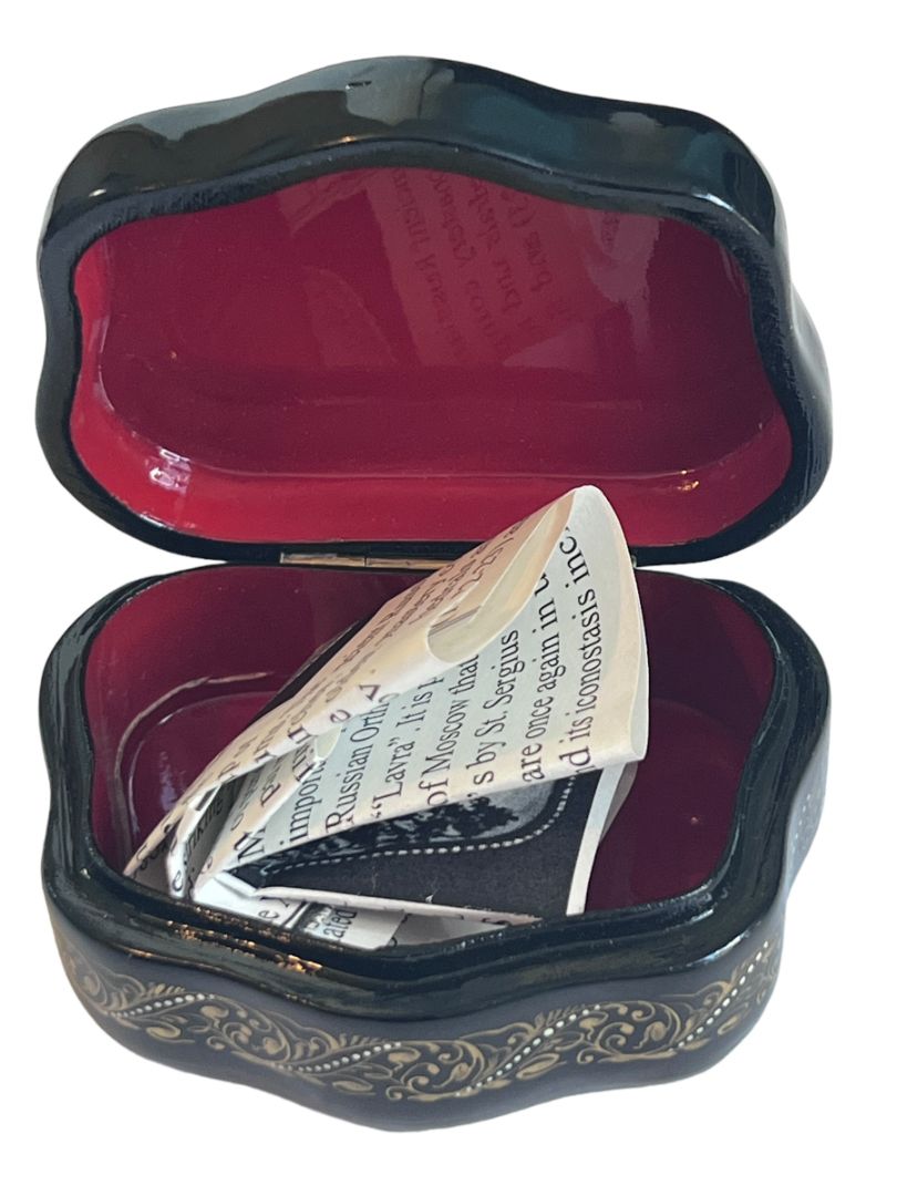 Russian Handpainted Signed Clam Shell Lacquer Trinket Box Trinity Cathedral Sergieva Lavra Mother of Pearl Hinged Red Interior