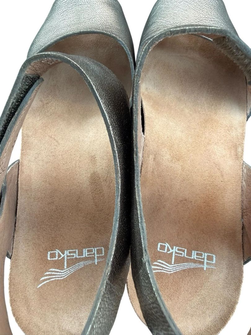 Size 37 (US 6.5) Dansko Womens Vera Sandals Gold Metallic Leather Wedge Heel Shoes