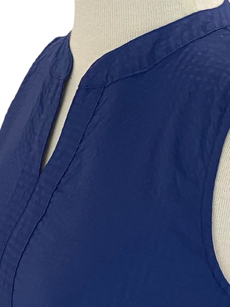 Large Vineyard Vines Performance Women's Dress Size Navy Blue Seersucker V-Neck