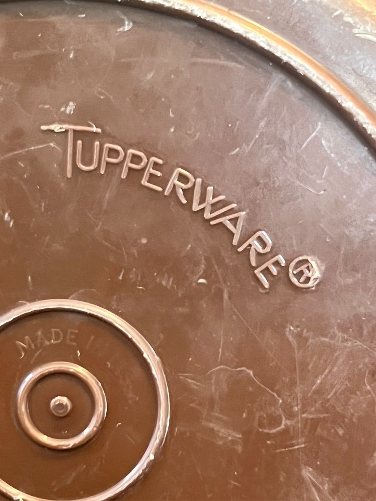 Vintage Yellow Apricot Tupperware 2 Quart Brown 1.5 qt Pitchers Push Button Lids