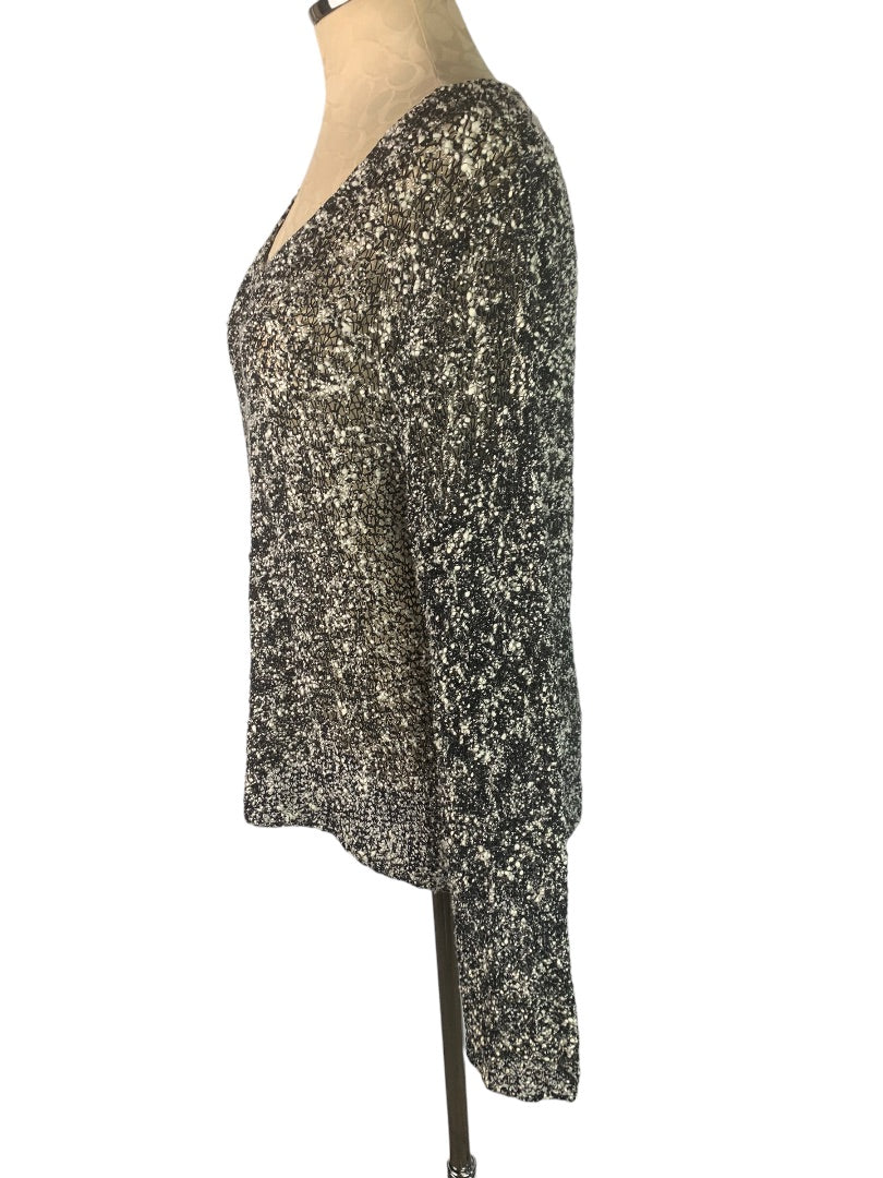 XL Chico's Black Women's White Loose Woven Sweater Lagenlook V-Neck