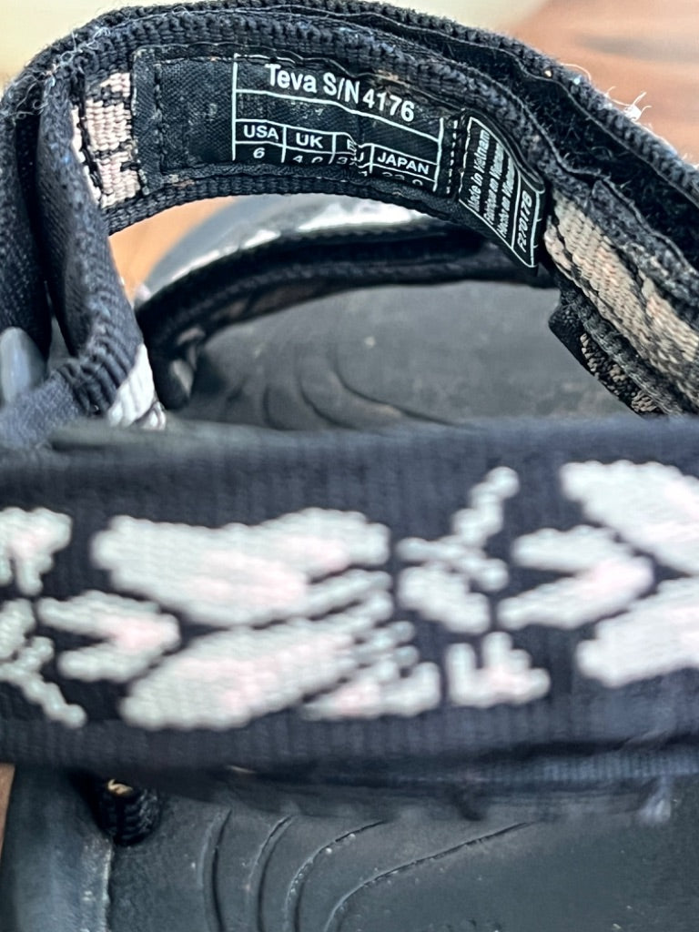 6 Teva Women's Hurricane 4 Sport Sandals Black White Floral Adjustable