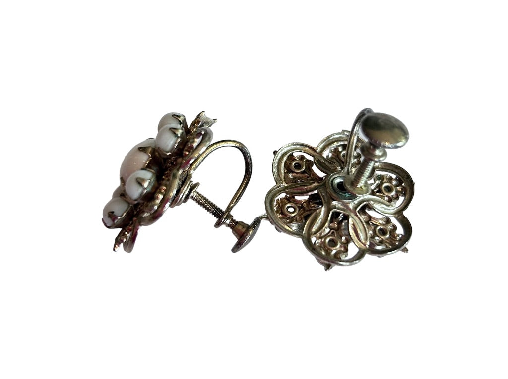 Vintage Screwback Non-Pierced Earrings White Beaded Goldtone Flower Shape 1"d