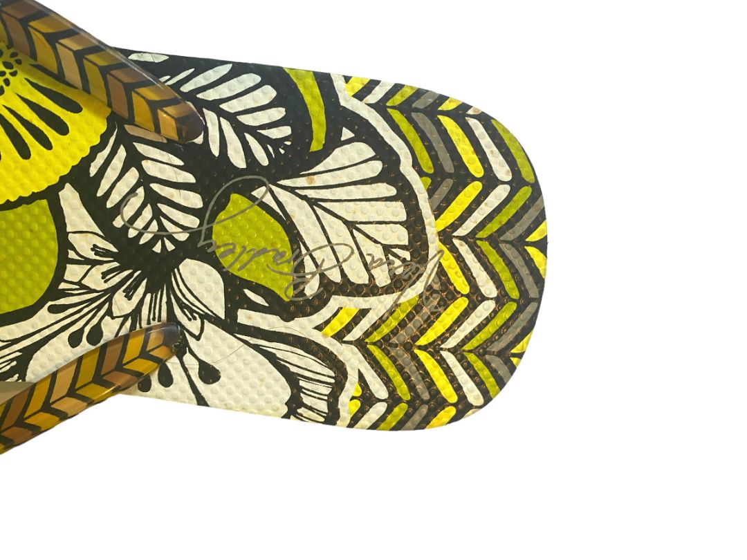 9 - 10 Vera Bradley Flip Flops Citron Pattern EUC