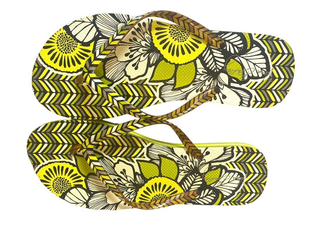 9 - 10 Vera Bradley Flip Flops Citron Pattern EUC