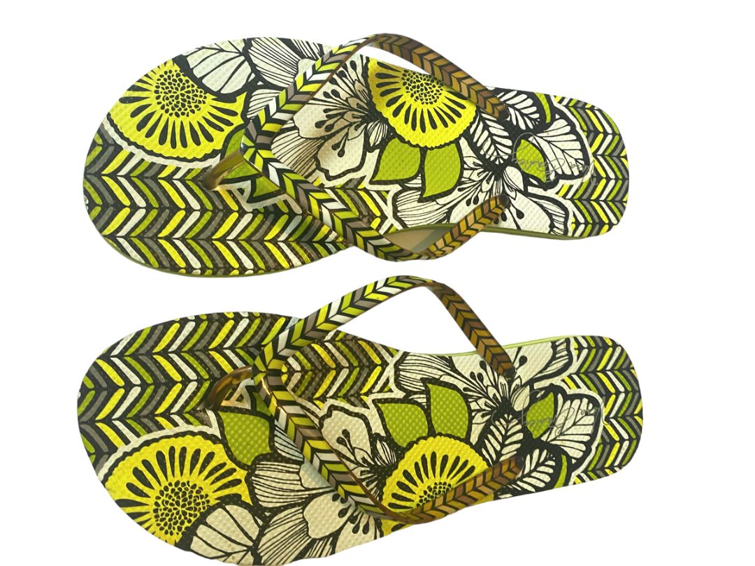 9 - 10 Vera Bradley Flip Flops Citron Pattern EUC