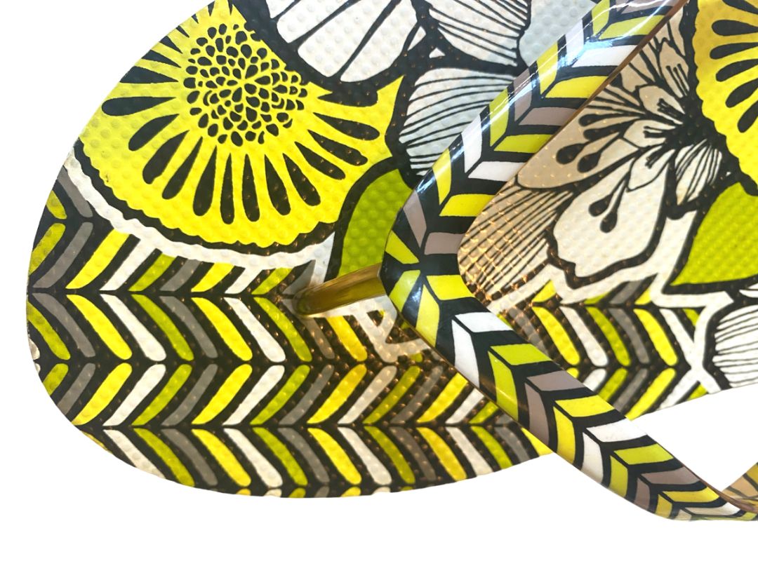 9 - 10 Vera Bradley Flip Flops Citron Pattern EUC