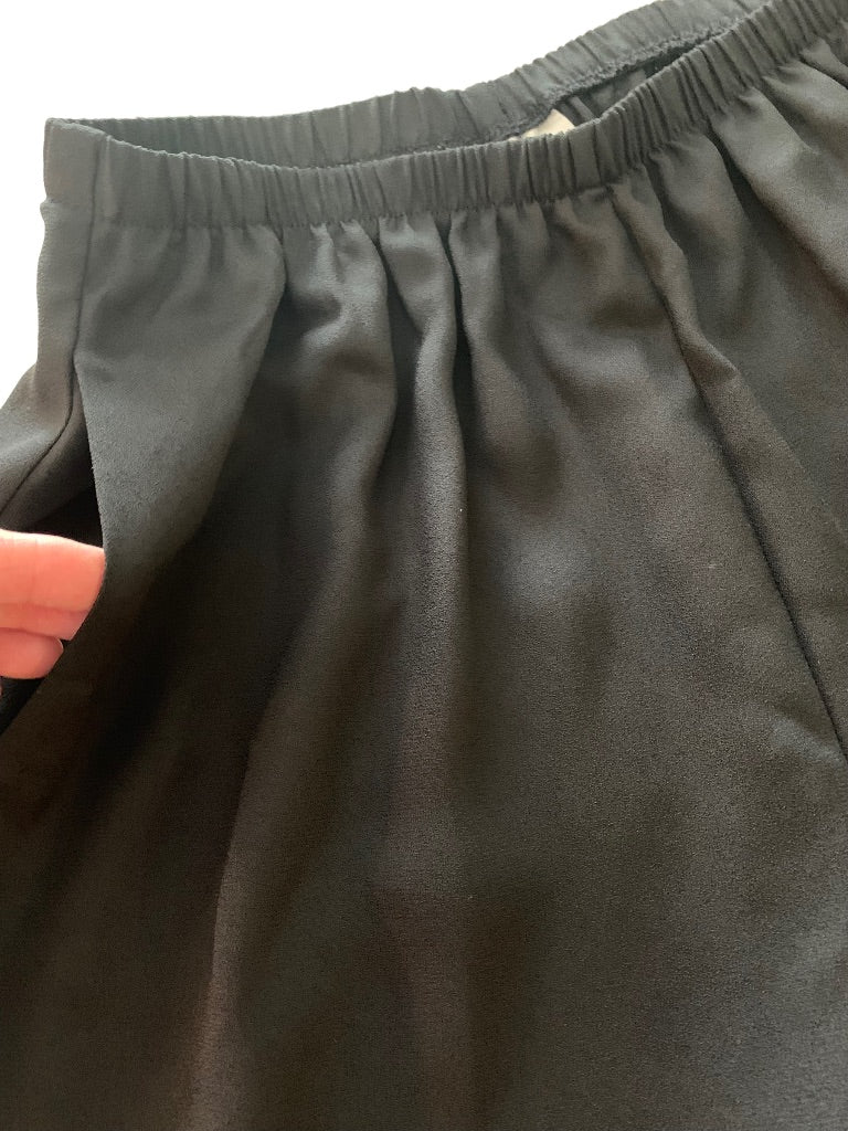 14P Leslie Fay Petite Women's Black Lightweight Slightly Sheer Pull On Pants Pockets