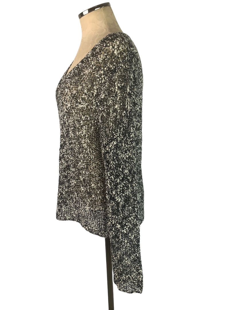 XL Chico's Black Women's White Loose Woven Sweater Lagenlook V-Neck