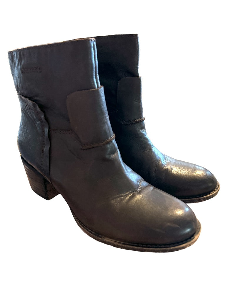 8.5 OTBT Brown Leather Urban Boots Booties Pull On Block Heel