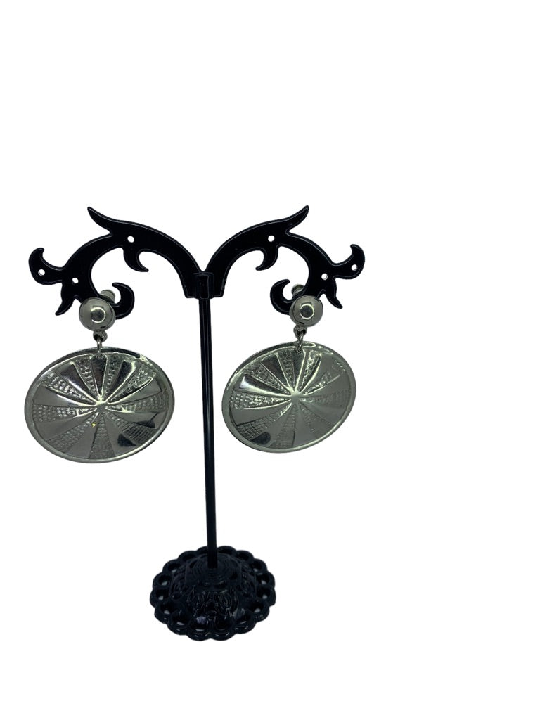 Lightweight Silvertone Medallion Post Pierced Earrings 1 3/4" Drop Dangle