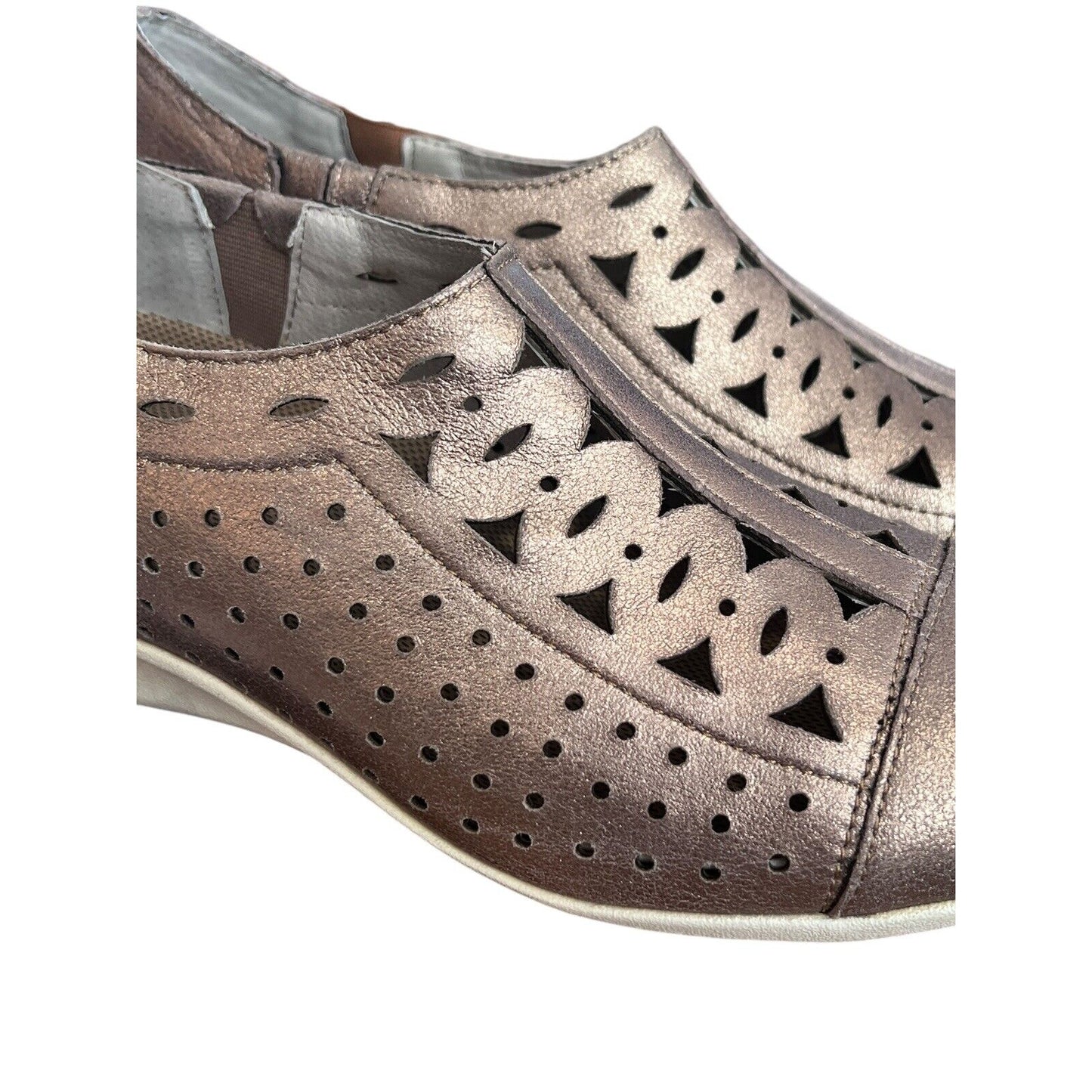 Drew Comfort Shoes Metro NEW Women's 9.5 Narrow Microdot Flat Gold Metal Cutout