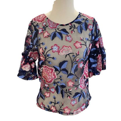 Size M Women’s Zara Floral Lace Flutter Sleeve Top Shirt Blouse