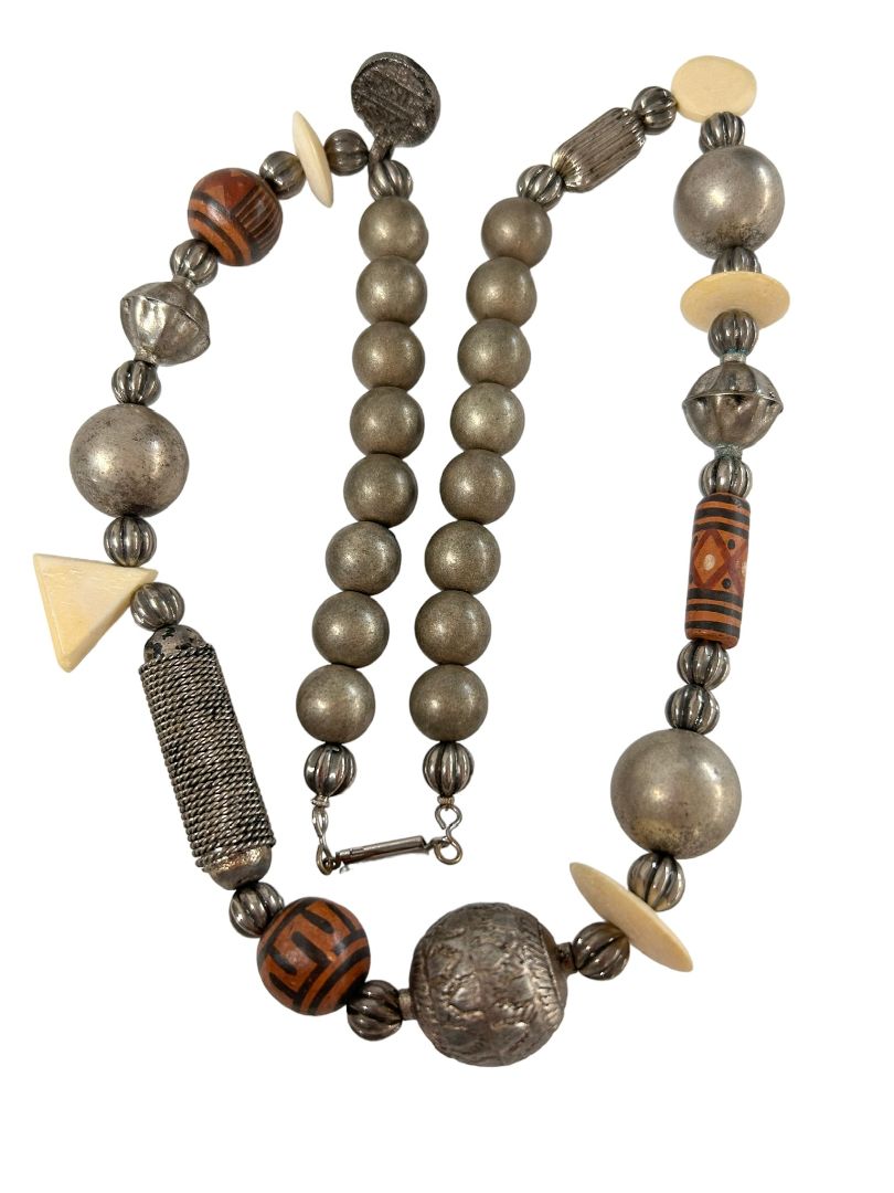 Vintage 1970s Boho Necklace Mixed Beads Silvertone Box Clasp 24"