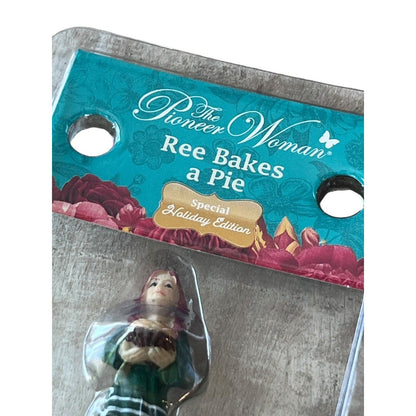 2 New The Pioneer Woman Ree Drummond Holiday Village Figurine "Ree Bakes A Pie"