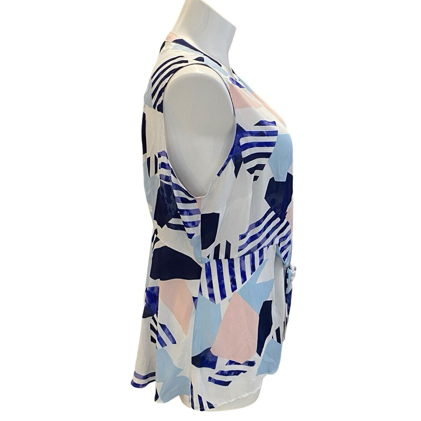 Size 2 Torrid Womens Plus Geometric Sleeveless Top Blouse Shirt