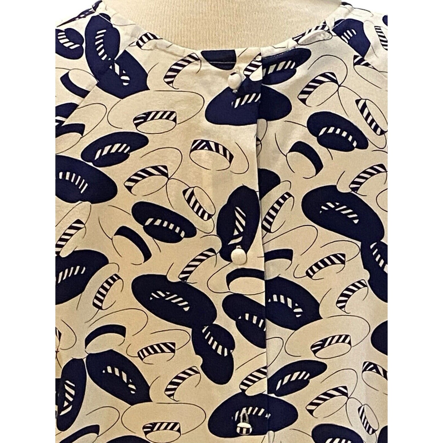 Size 12 Womens 100% Silk Blue Hat Print Fun Pullover Blouse Travel Wear Malouf’s