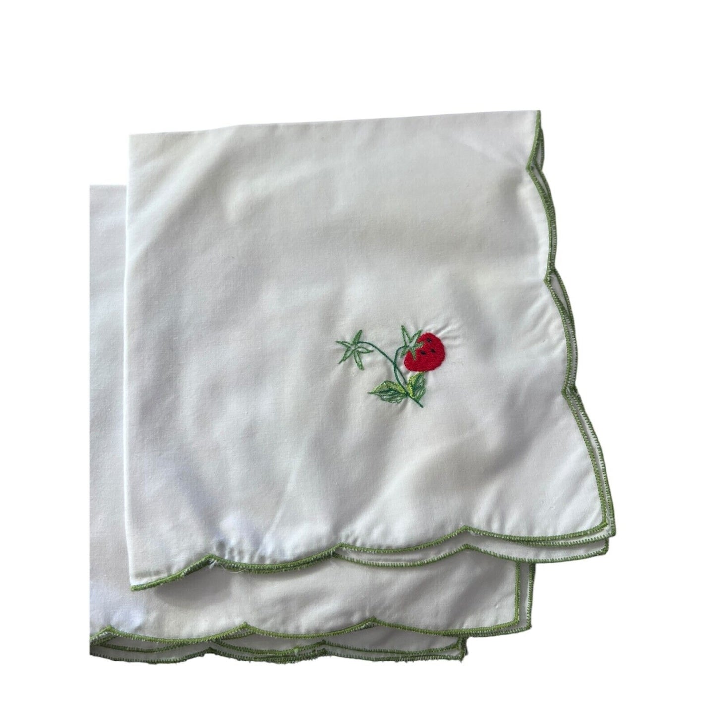 Set of 4 Vtg White Scalloped Linen Napkins Embroidered Strawberries Green Trim