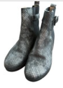 Amalfi Womens Metallic Black Chelsea Boots Size 7.5 Grunge Biker Goth Buckle