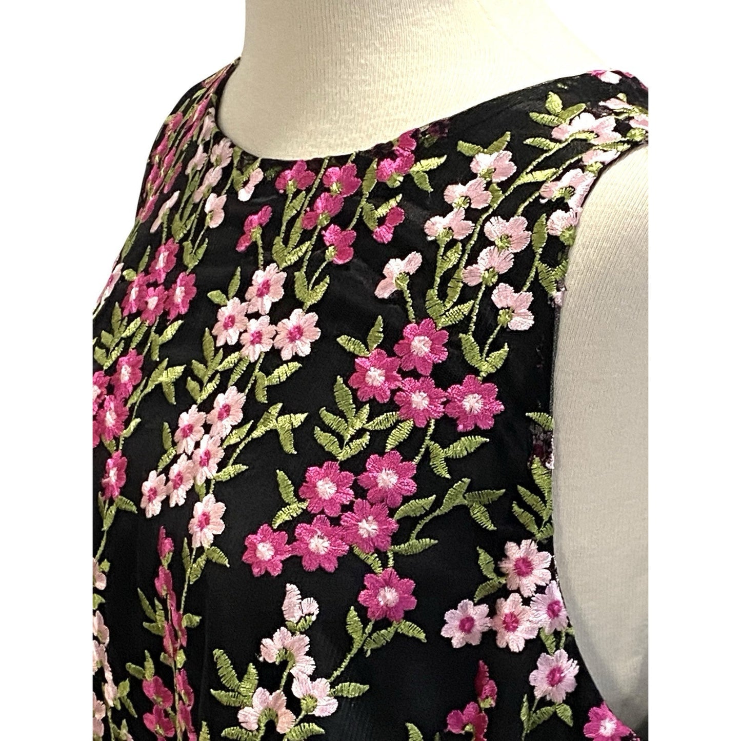 Tahari Arthur S. Levine Dress Black Floral Size 10 Embroidered Sleeveless
