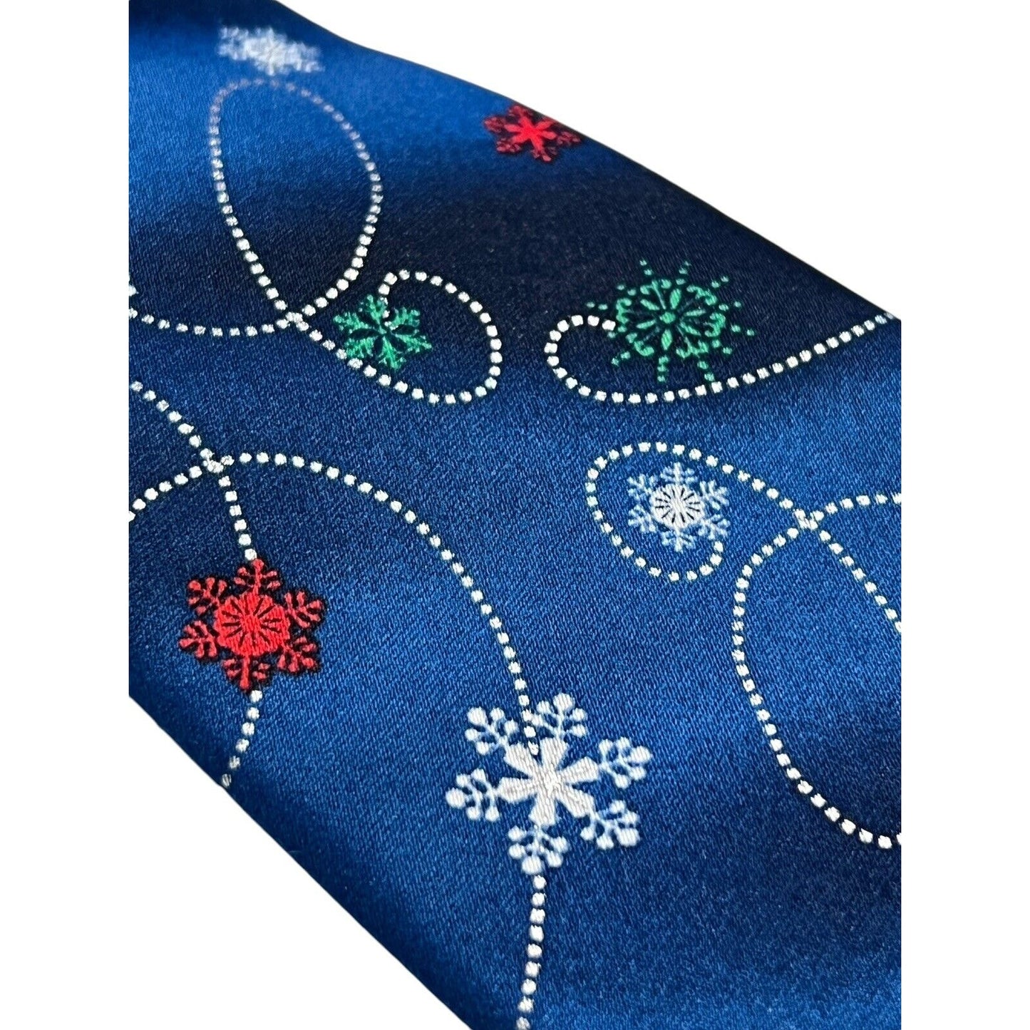 Hallmark Holiday Traditions Christmas Tie Snowflakes Whimsy Novelty Necktie New