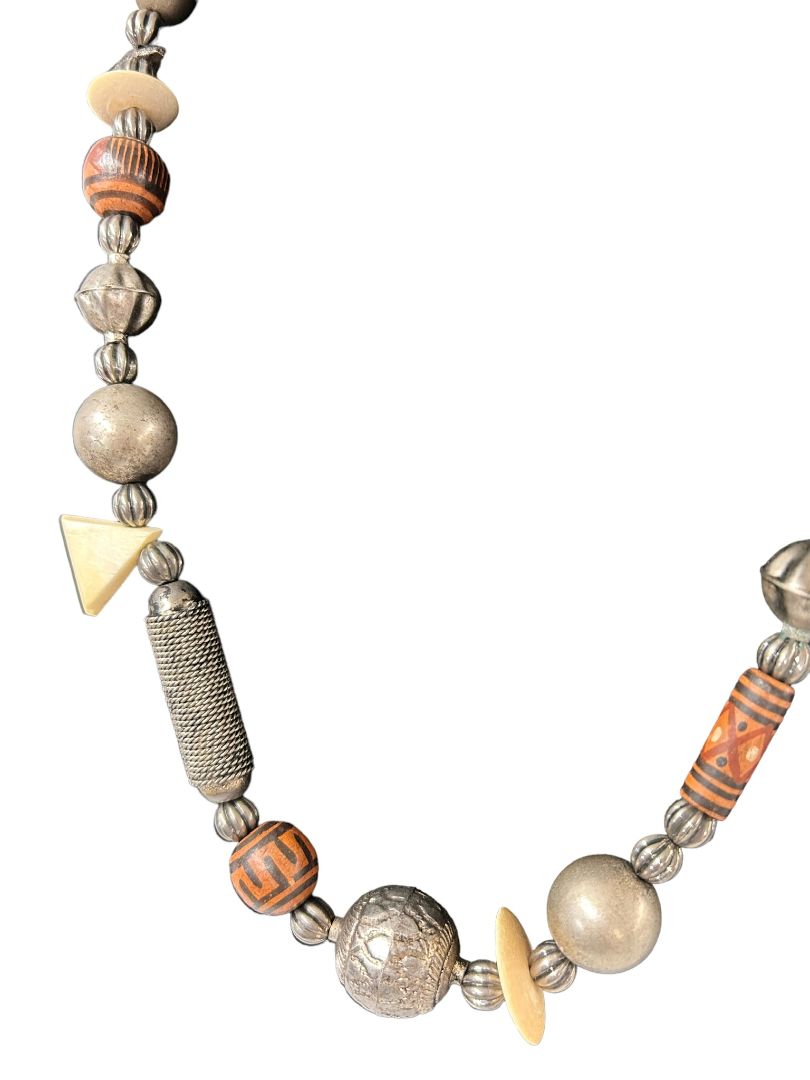 Vintage 1970s Boho Necklace Mixed Beads Silvertone Box Clasp 24"