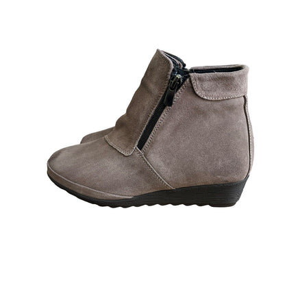Size 8 Bjorndal Libby Womens Gray Wedge Heel Suede Booties Boots