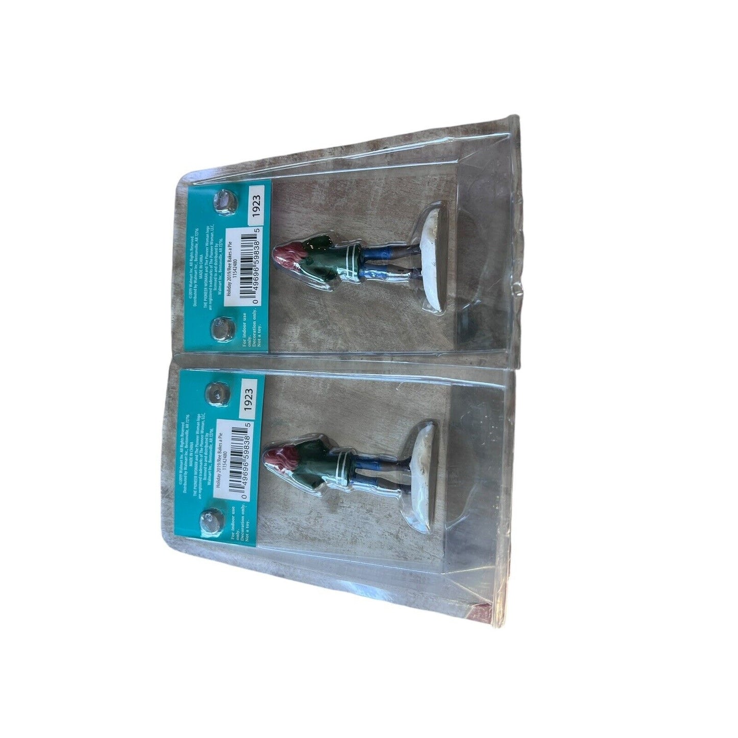 2 New The Pioneer Woman Ree Drummond Holiday Village Figurine "Ree Bakes A Pie"