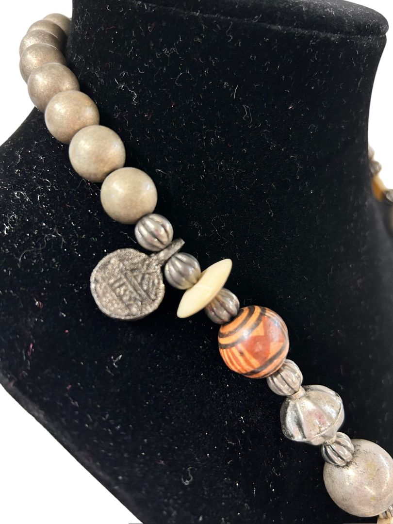 Vintage 1970s Boho Necklace Mixed Beads Silvertone Box Clasp 24"