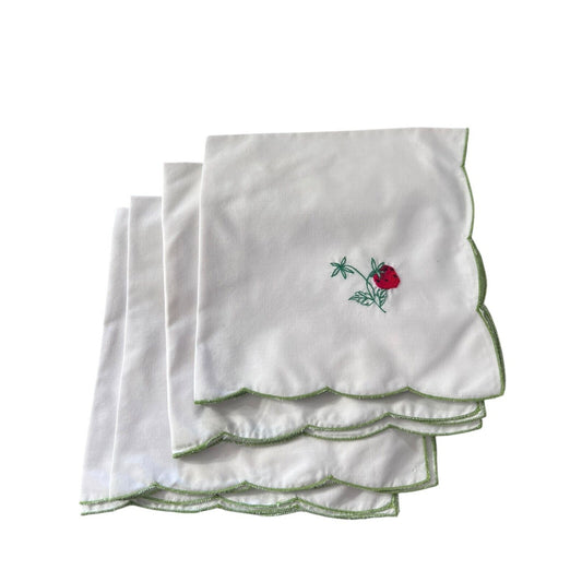 Set of 4 Vtg White Scalloped Linen Napkins Embroidered Strawberries Green Trim