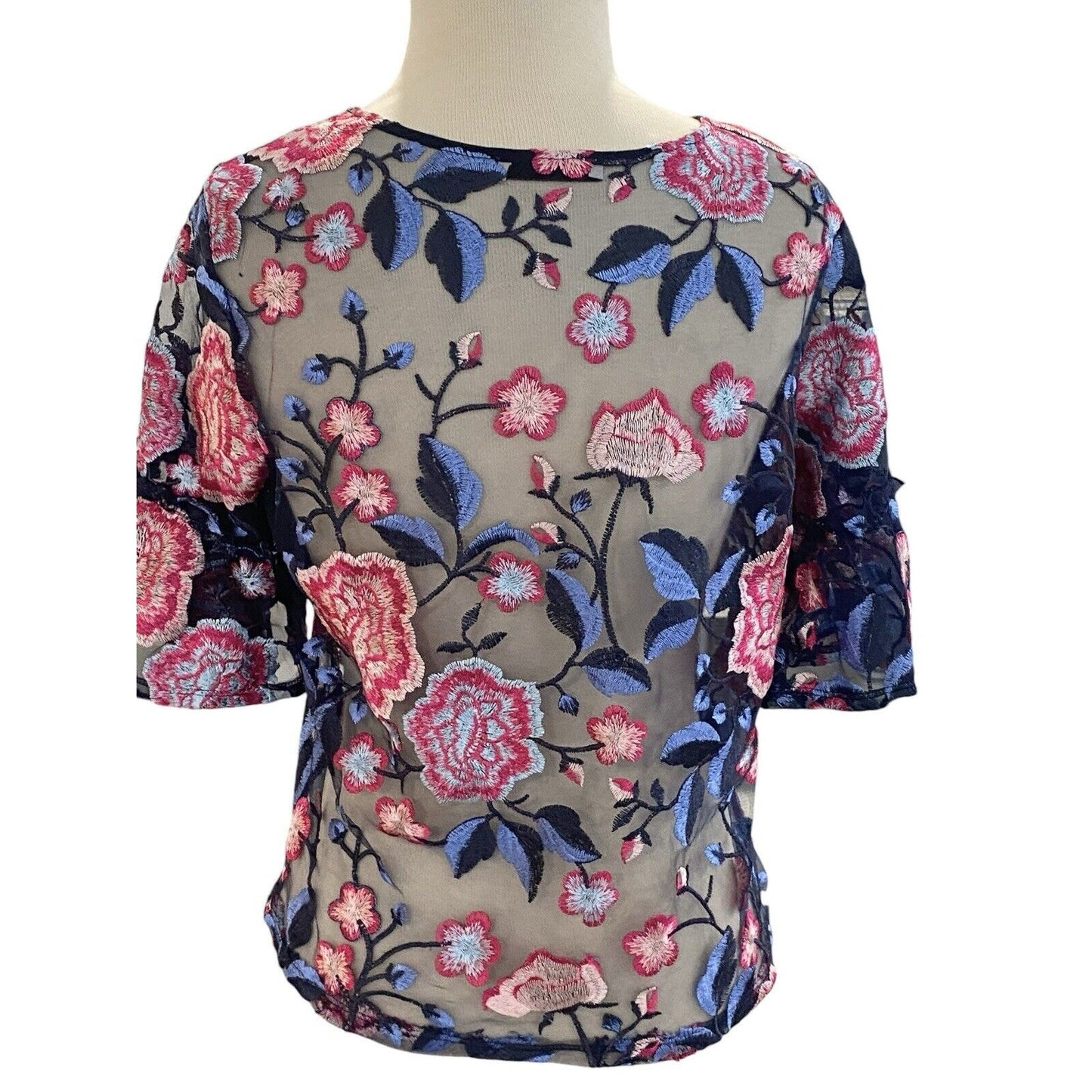 Size M Women’s Zara Floral Lace Flutter Sleeve Top Shirt Blouse