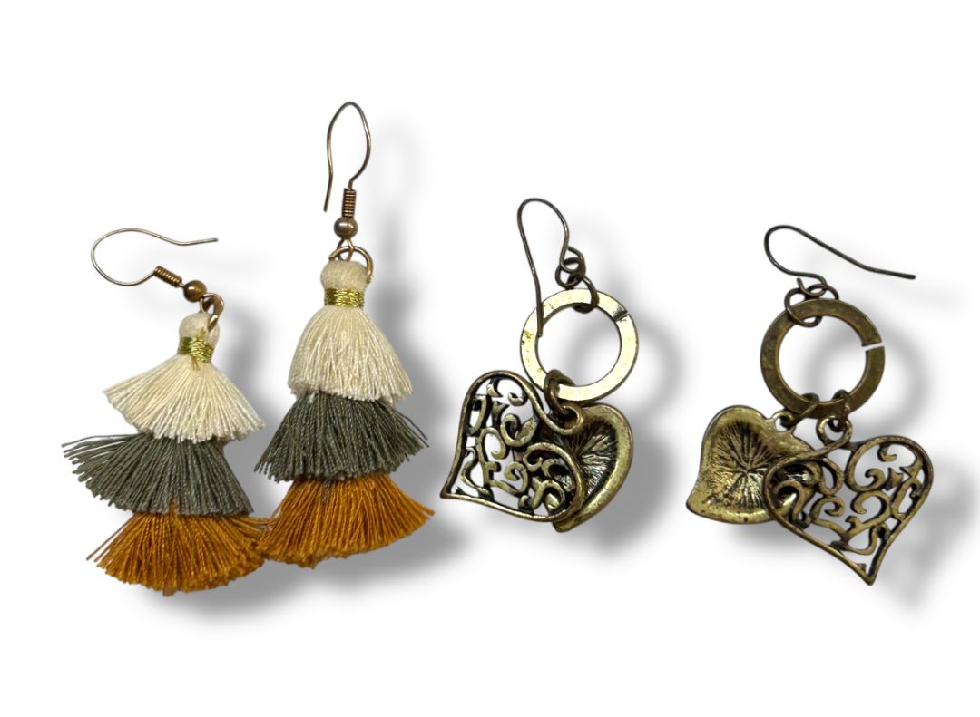 2 Pair Fishhook Pierced Earrings Fringe Tassel Hearts